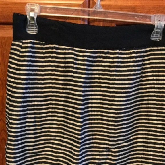 Ann Taylor LOFT | Striped Navy Pencil Skirt | Sz 6 - Picture 3 of 9
